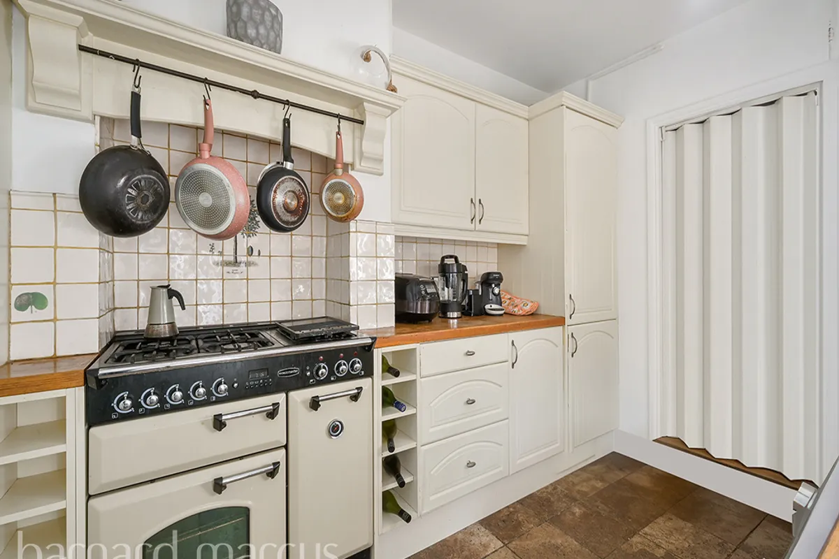 Flat Acton Lane in Greater London