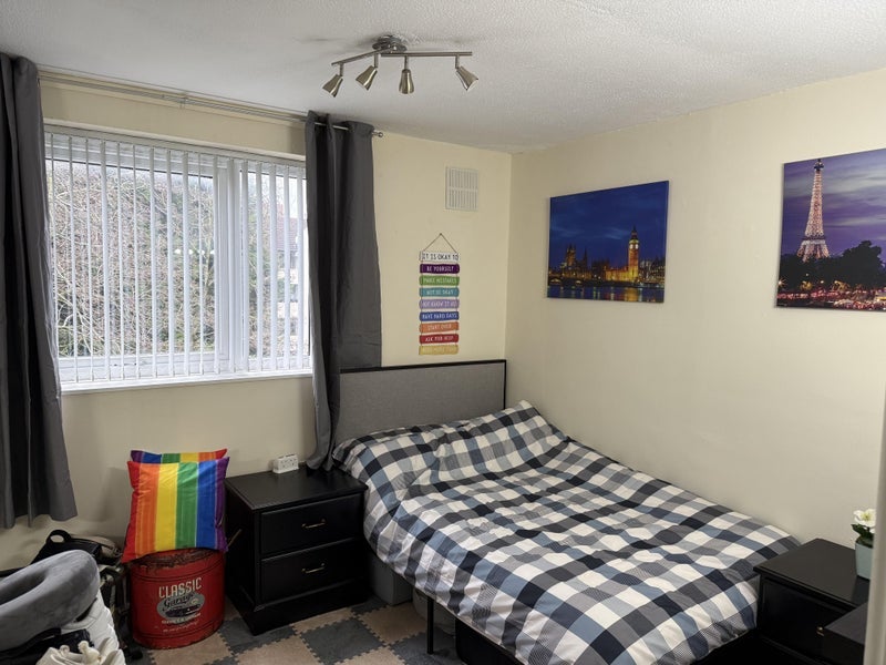 Room Rolling Street in Salford
