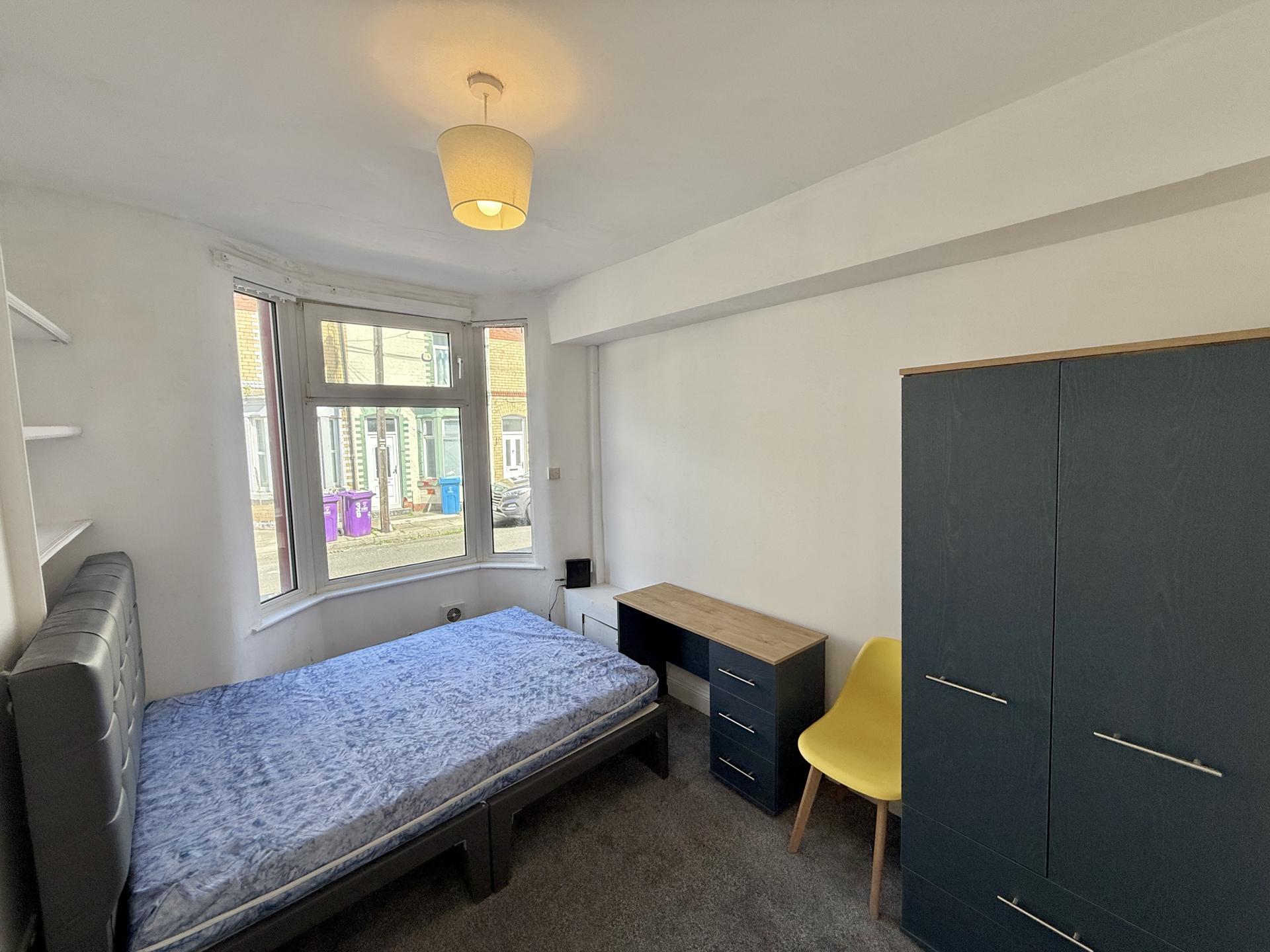 Room Hinton Street in Liverpool