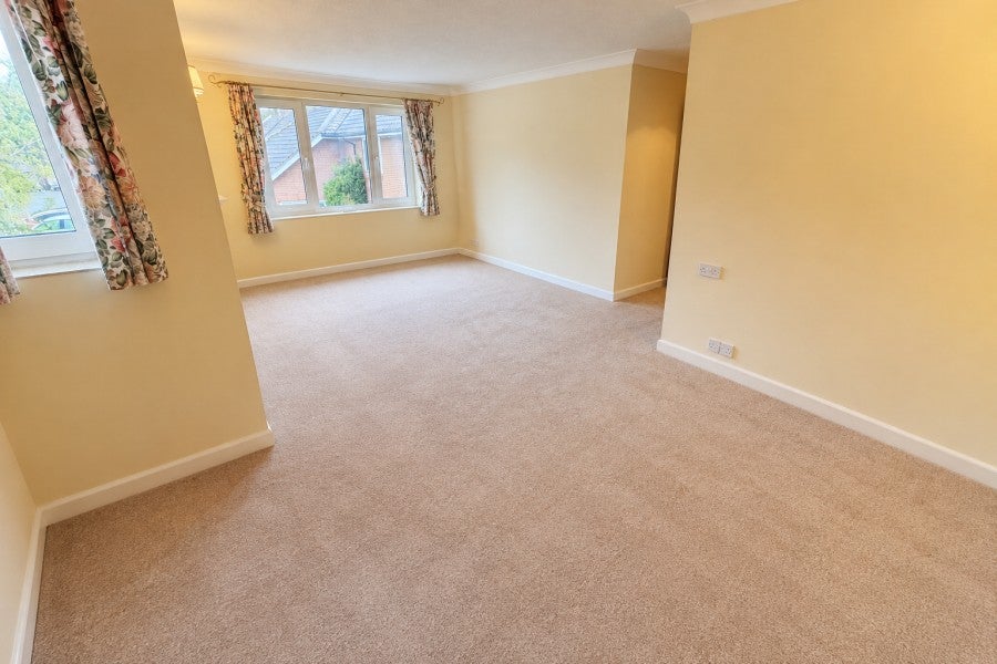 Flat Burpham Lane in Guildford