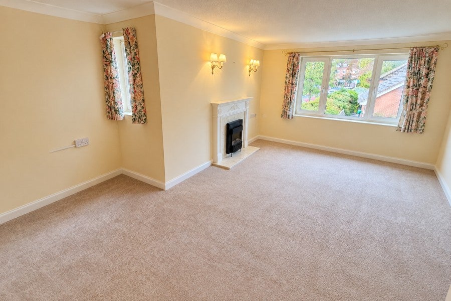 Flat Burpham Lane in Guildford