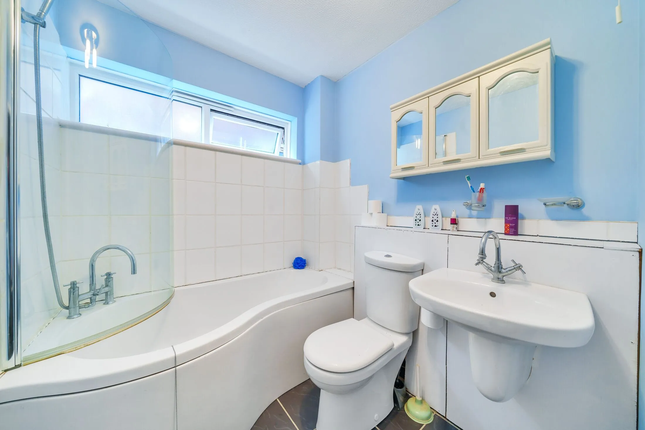 Flat Abbotsleigh Close in Greater London