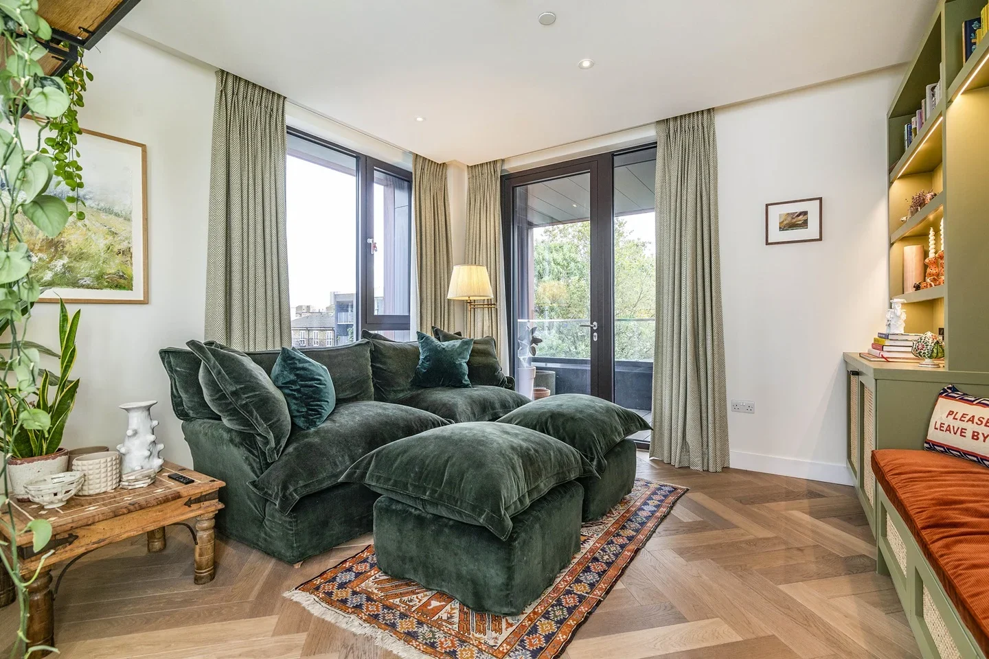 Flat Dawson Street in Greater London