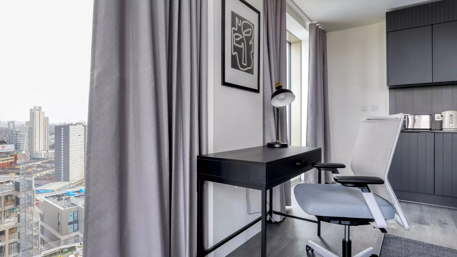 Flat Montfichet Road in Greater London