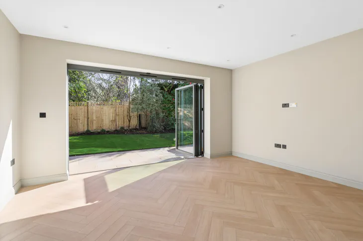 Flat Copsem Lane in Elmbridge