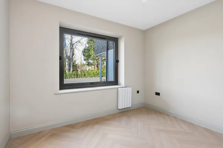 Flat Copsem Lane in Elmbridge