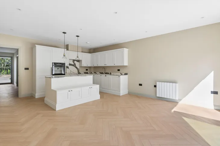 Flat Copsem Lane in Elmbridge
