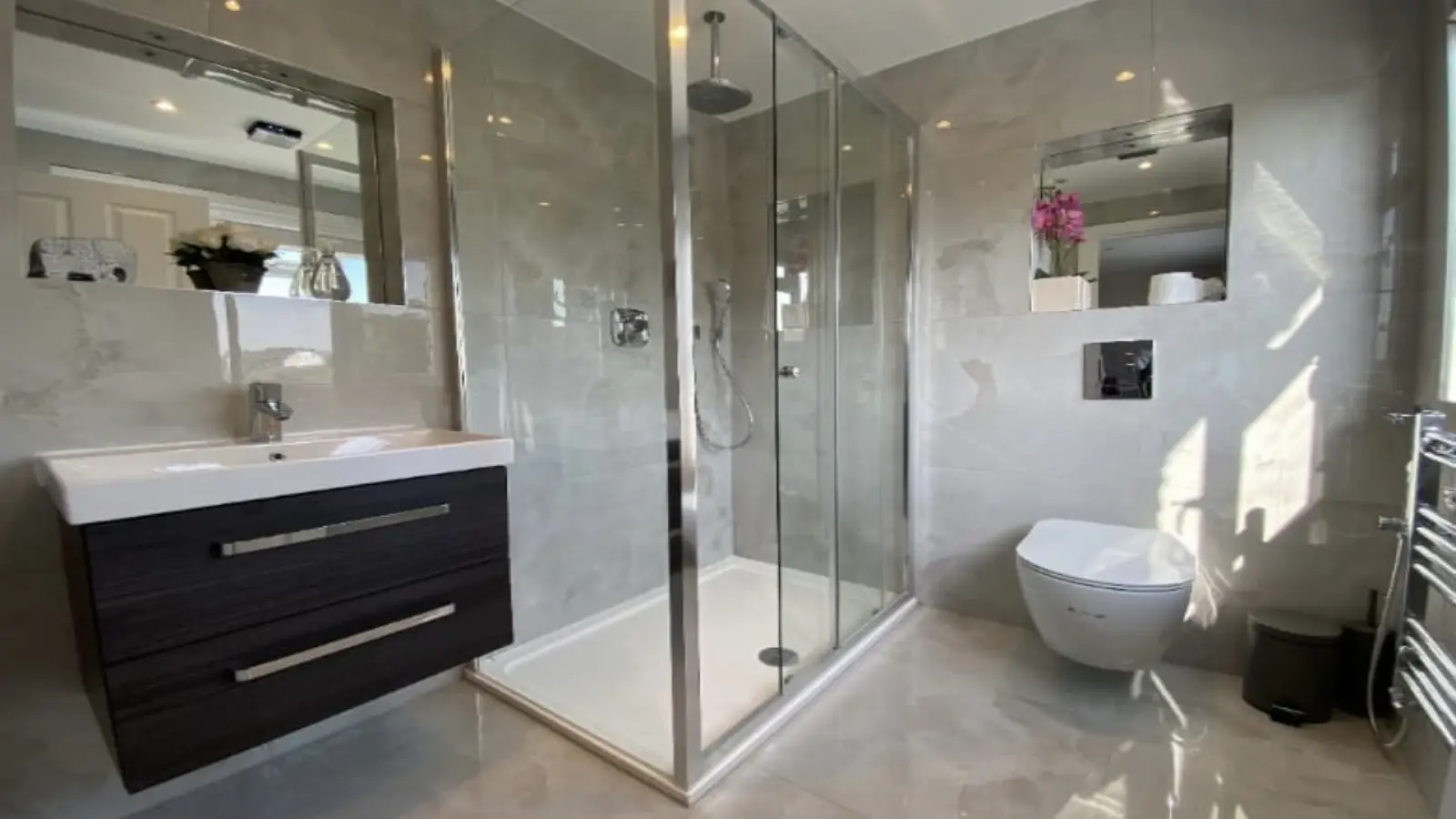 Flat Georgian Court in Greater London