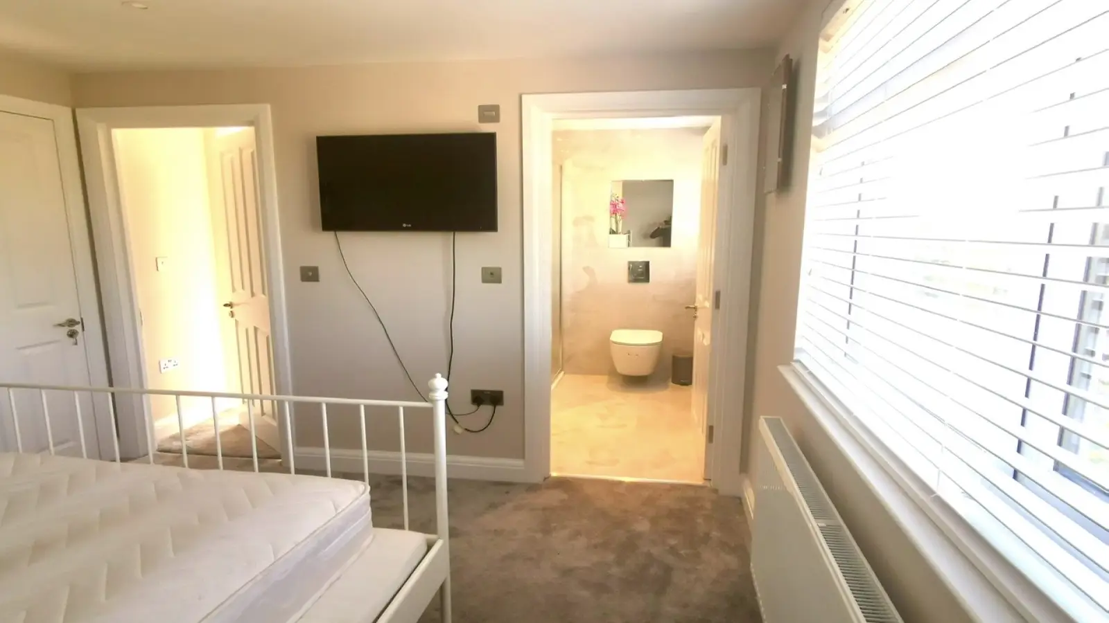 Flat Georgian Court in Greater London