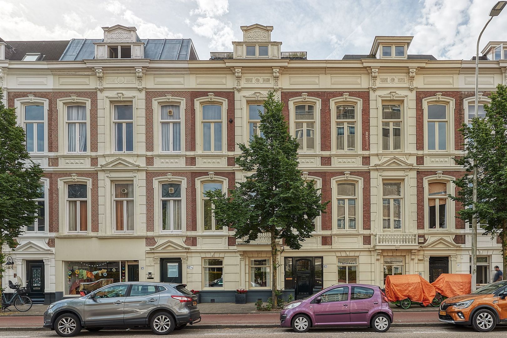 Huis Bezuidenhoutseweg 123 in Den Haag