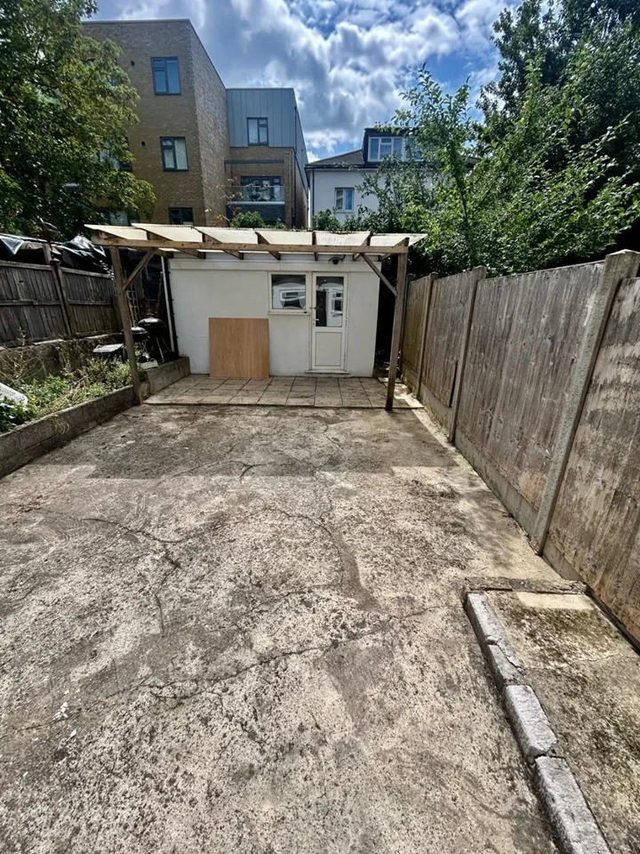 Room Chatfield Road in Greater London