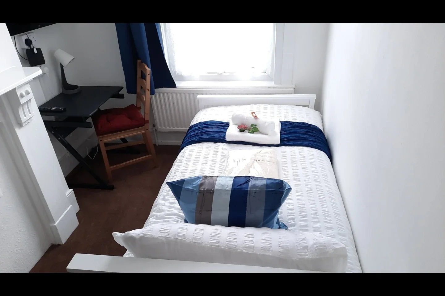 Room Beck Road in Greater London