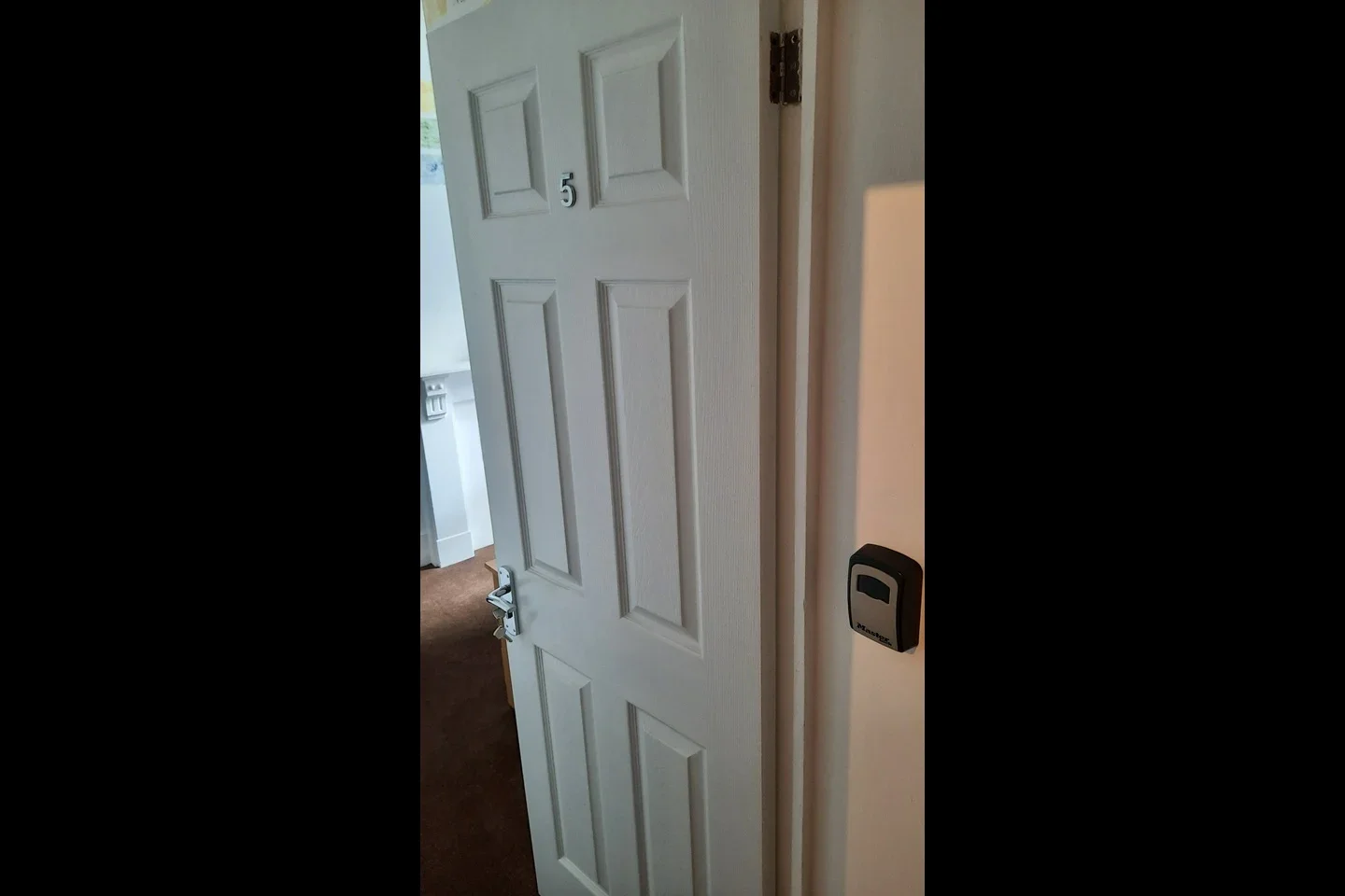 Room Beck Road in Greater London
