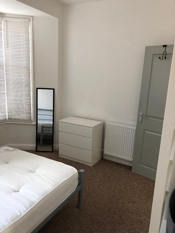 Room Hunter Road in Sheffield