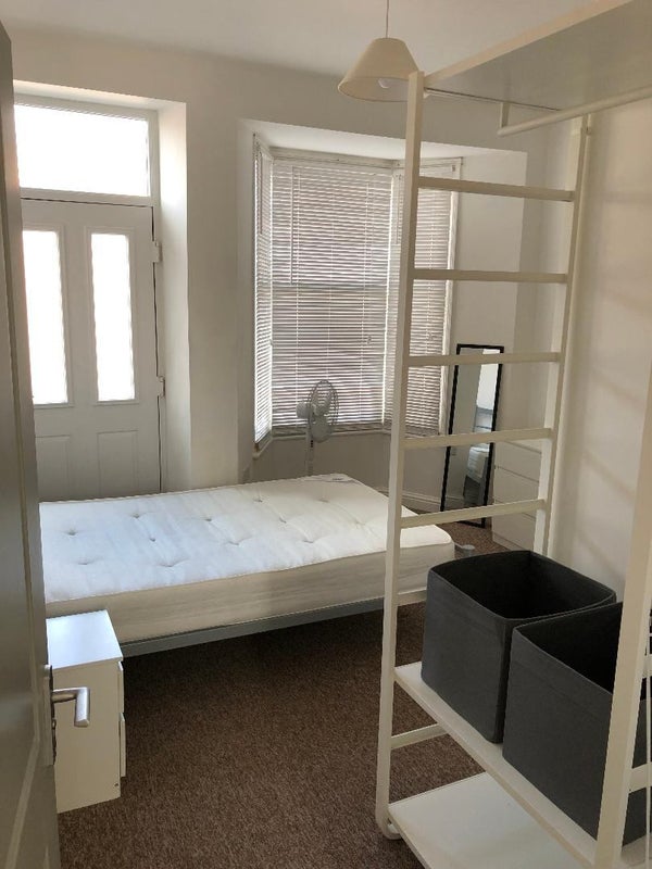 Room Hunter Road in Sheffield