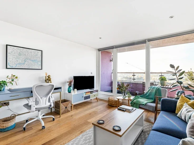 Flat Rainhill Way in Greater London