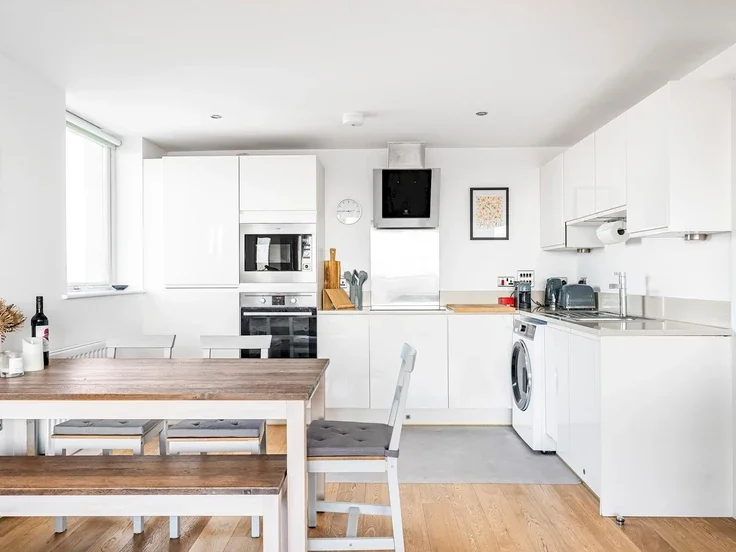 Flat Rainhill Way in Greater London