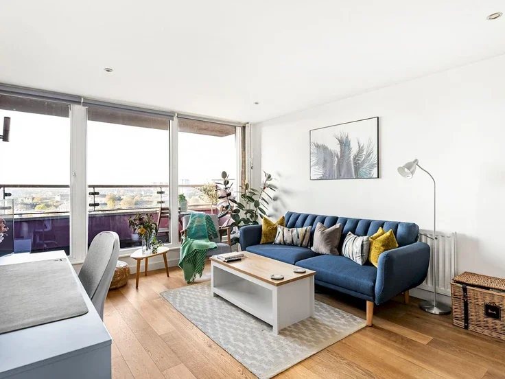 Flat Rainhill Way in Greater London