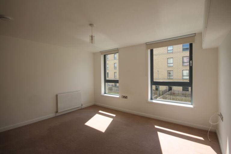 Flat Robertson Avenue in City of Edinburgh