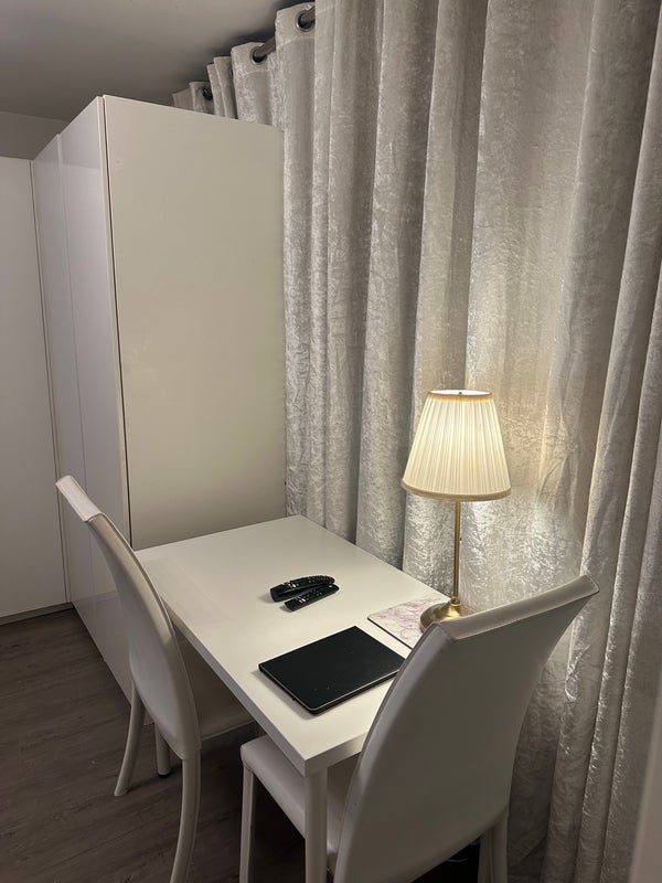 Room Cumberland Street in City of Westminster