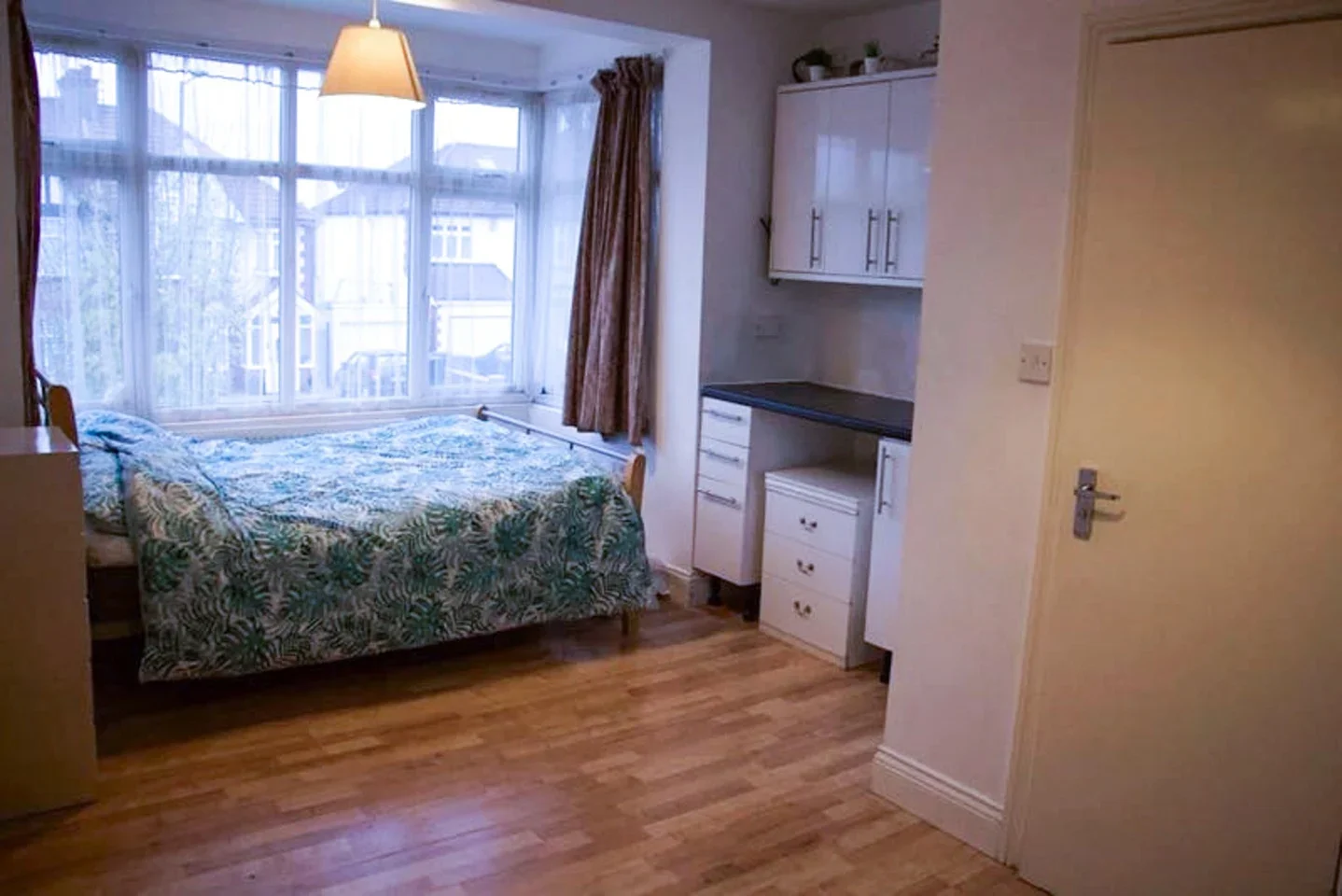 Room Clarendon Gardens in Greater London