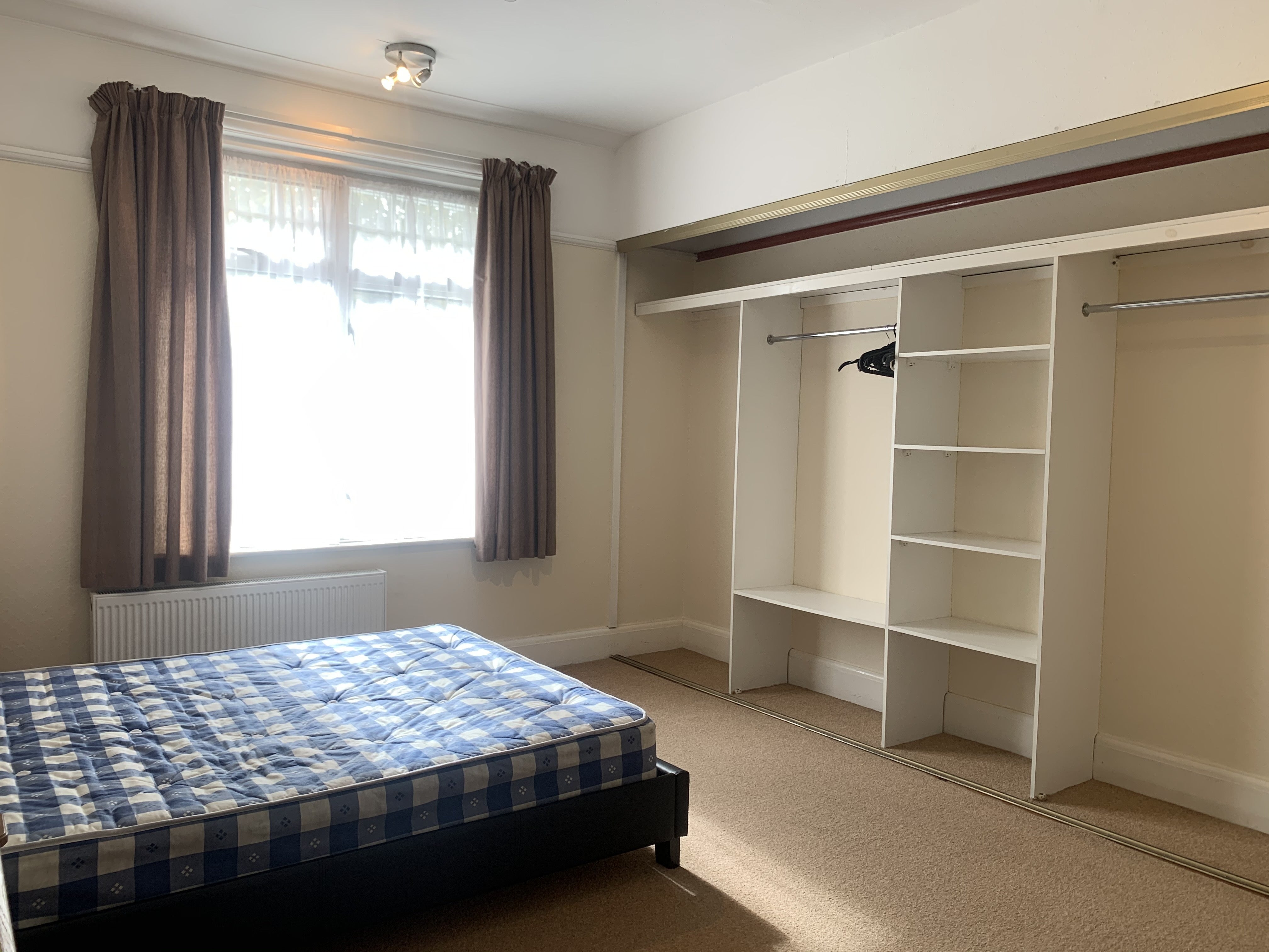 Room Iddesleigh Road in Bournemouth