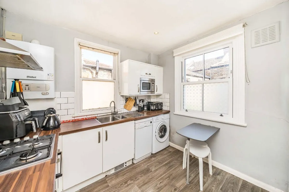 Flat Crealock Street in Greater London