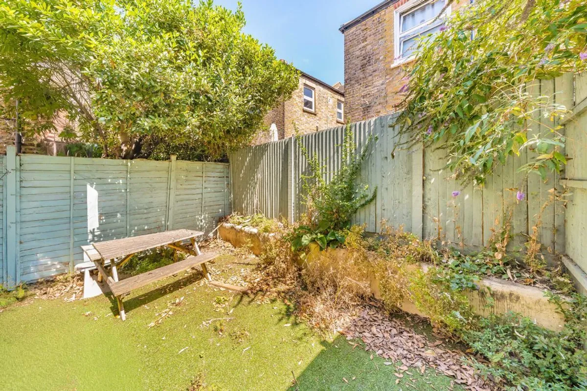 Flat Crealock Street in Greater London