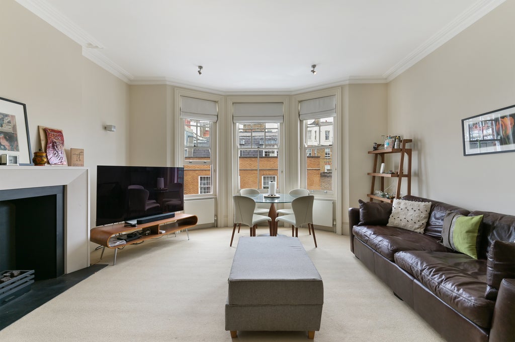 Flat Abingdon Road in Greater London