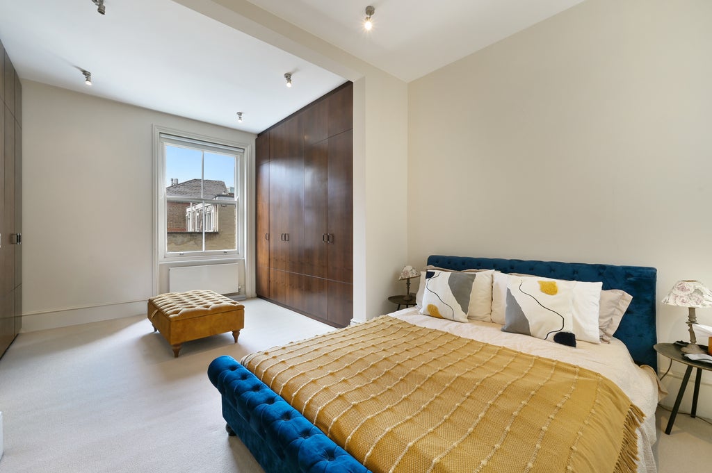 Flat Abingdon Road in Greater London