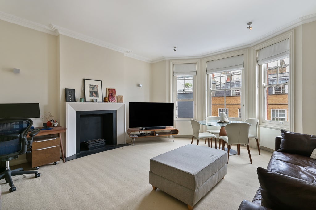 Flat Abingdon Road in Greater London