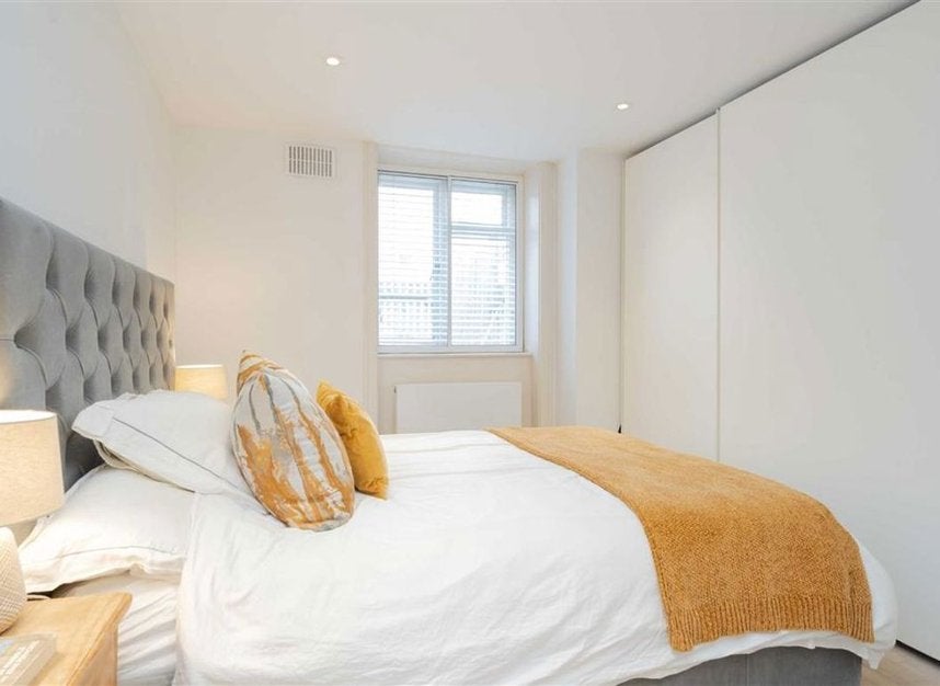 Flat Charlotte Street in Greater London