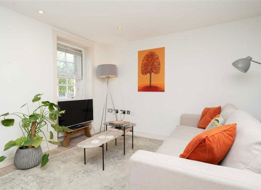 Flat Charlotte Street in Greater London