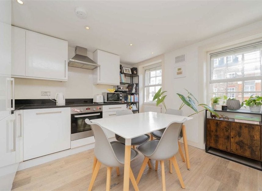 Flat Charlotte Street in Greater London