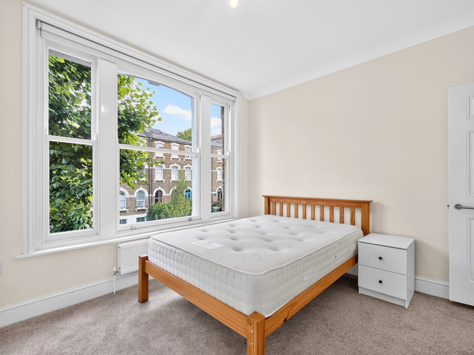 Flat Highbury Hill in Greater London