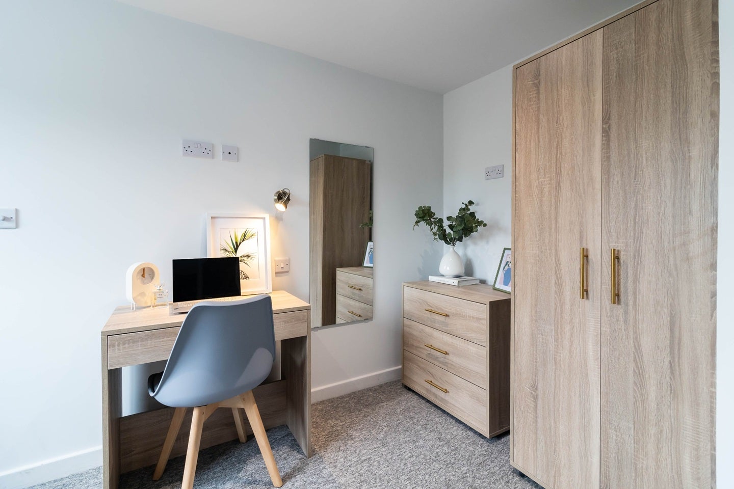 Room Wellington Road in Harwich
