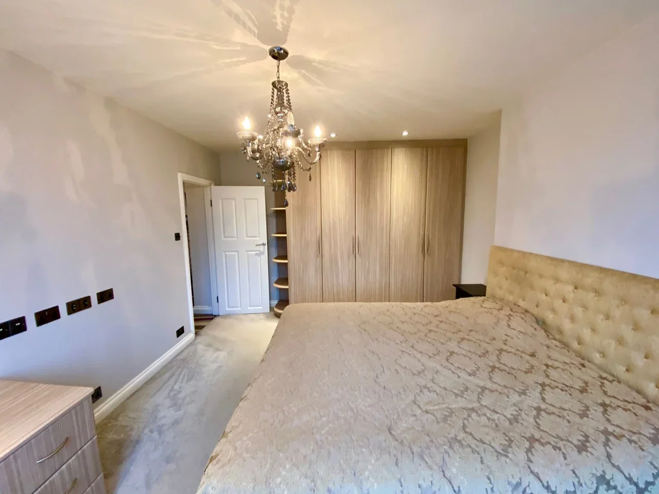 Flat Willesden Lane in Greater London