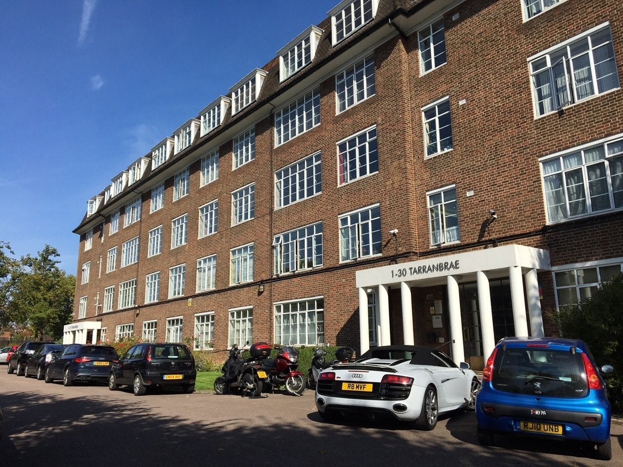 Flat Willesden Lane in Greater London