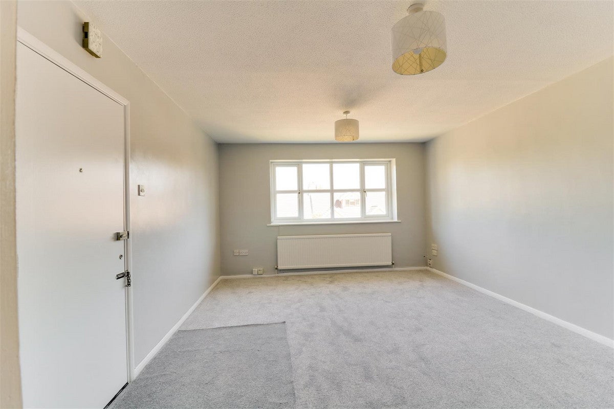 Flat Imperial Avenue in Southend-on-Sea