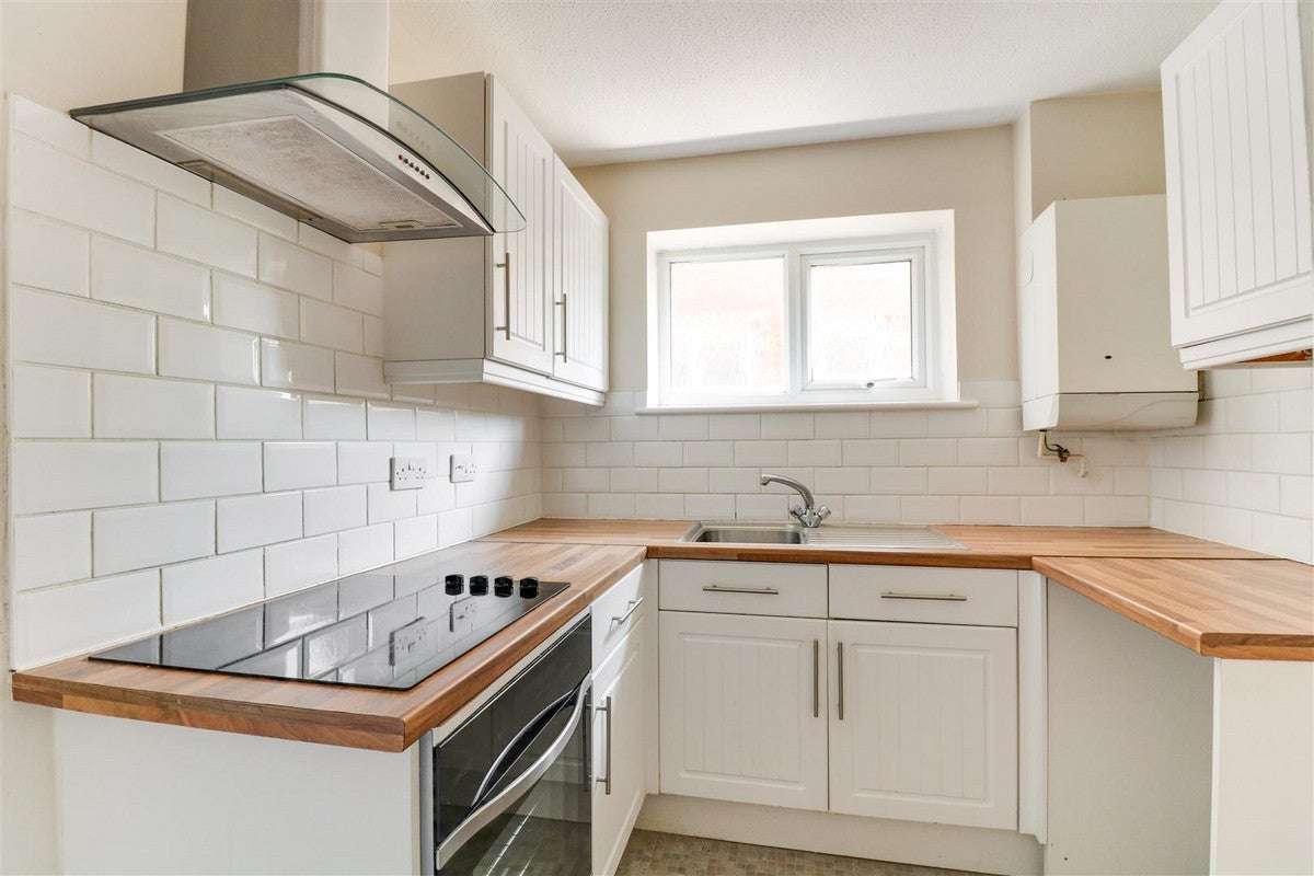 Flat Imperial Avenue in Southend-on-Sea