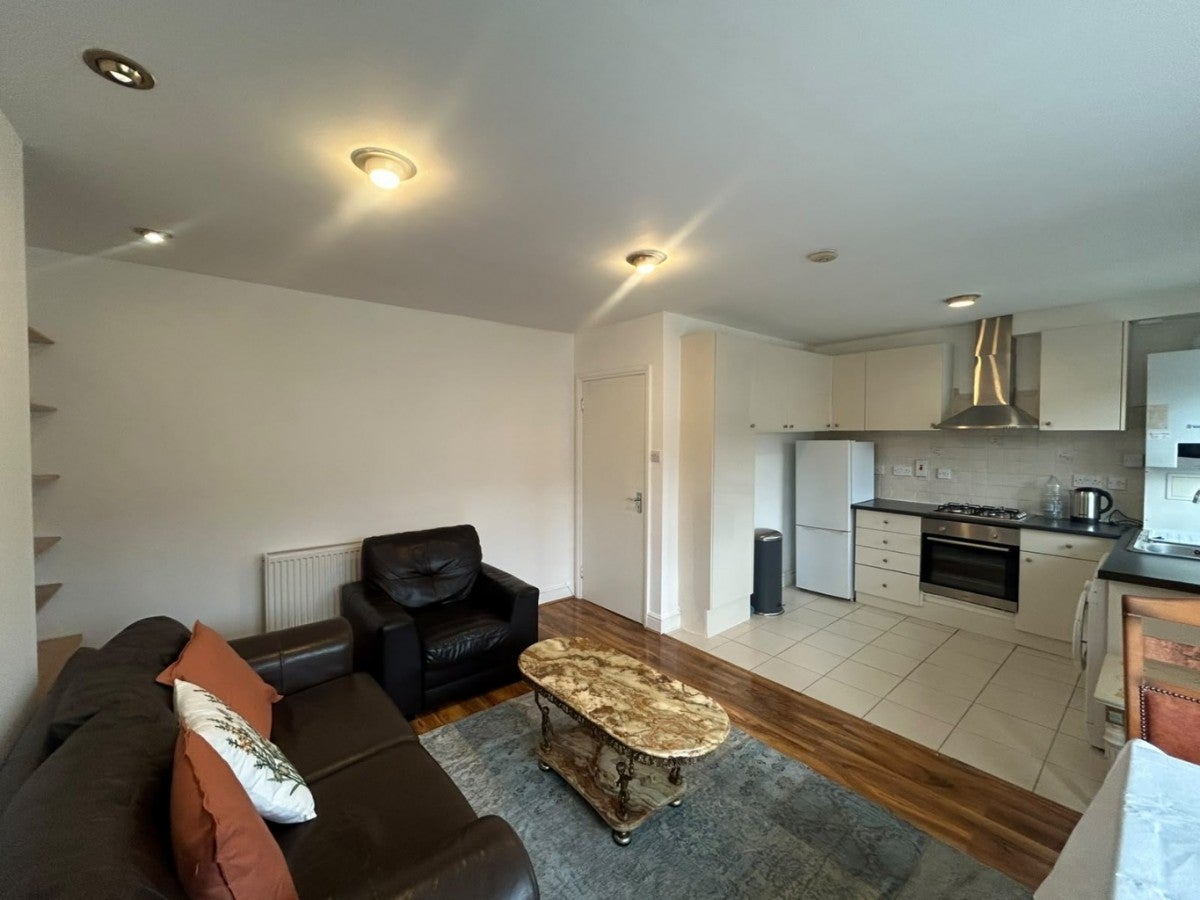 Flat Hamilton Road in Greater London