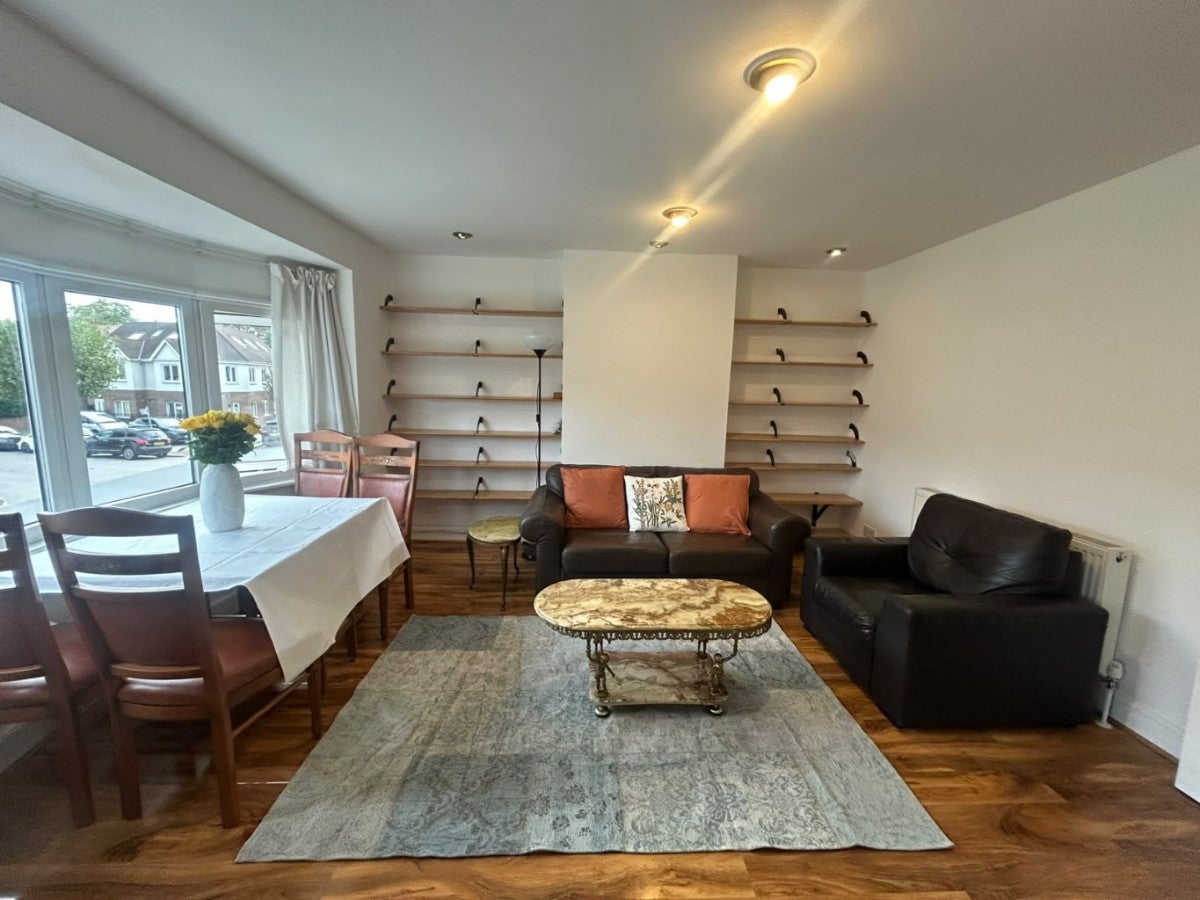 Flat Hamilton Road in Greater London