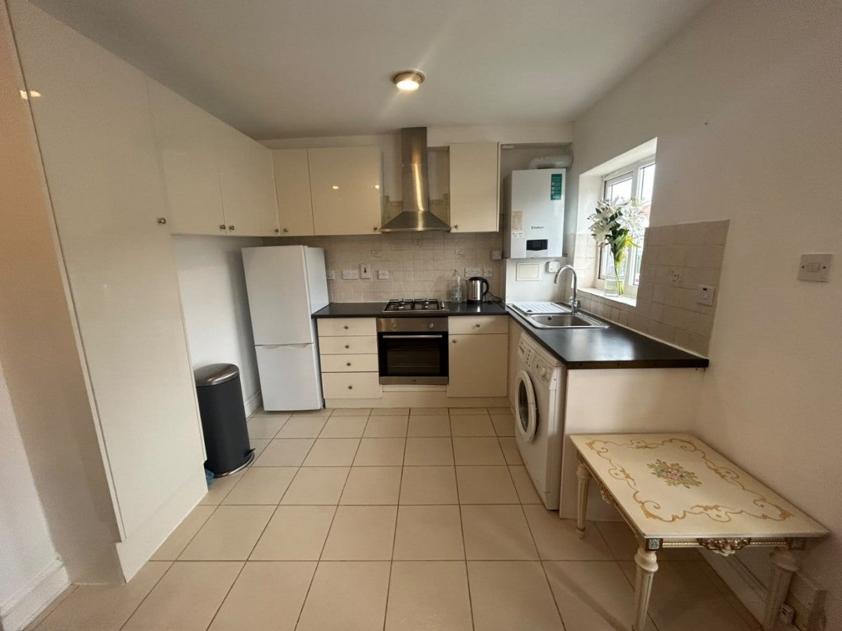 Flat Hamilton Road in Greater London