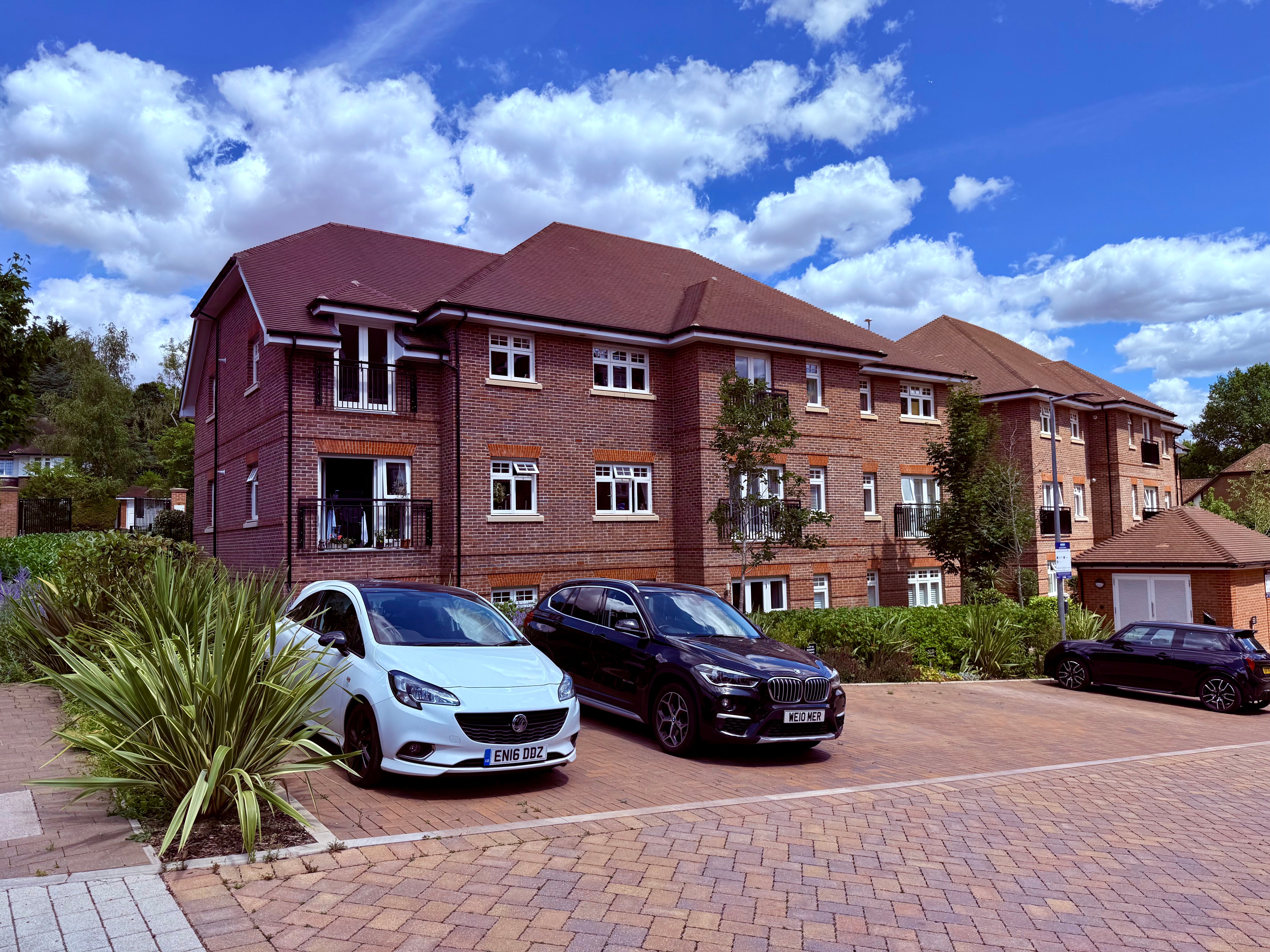 Flat Kestrel Close in Brentwood