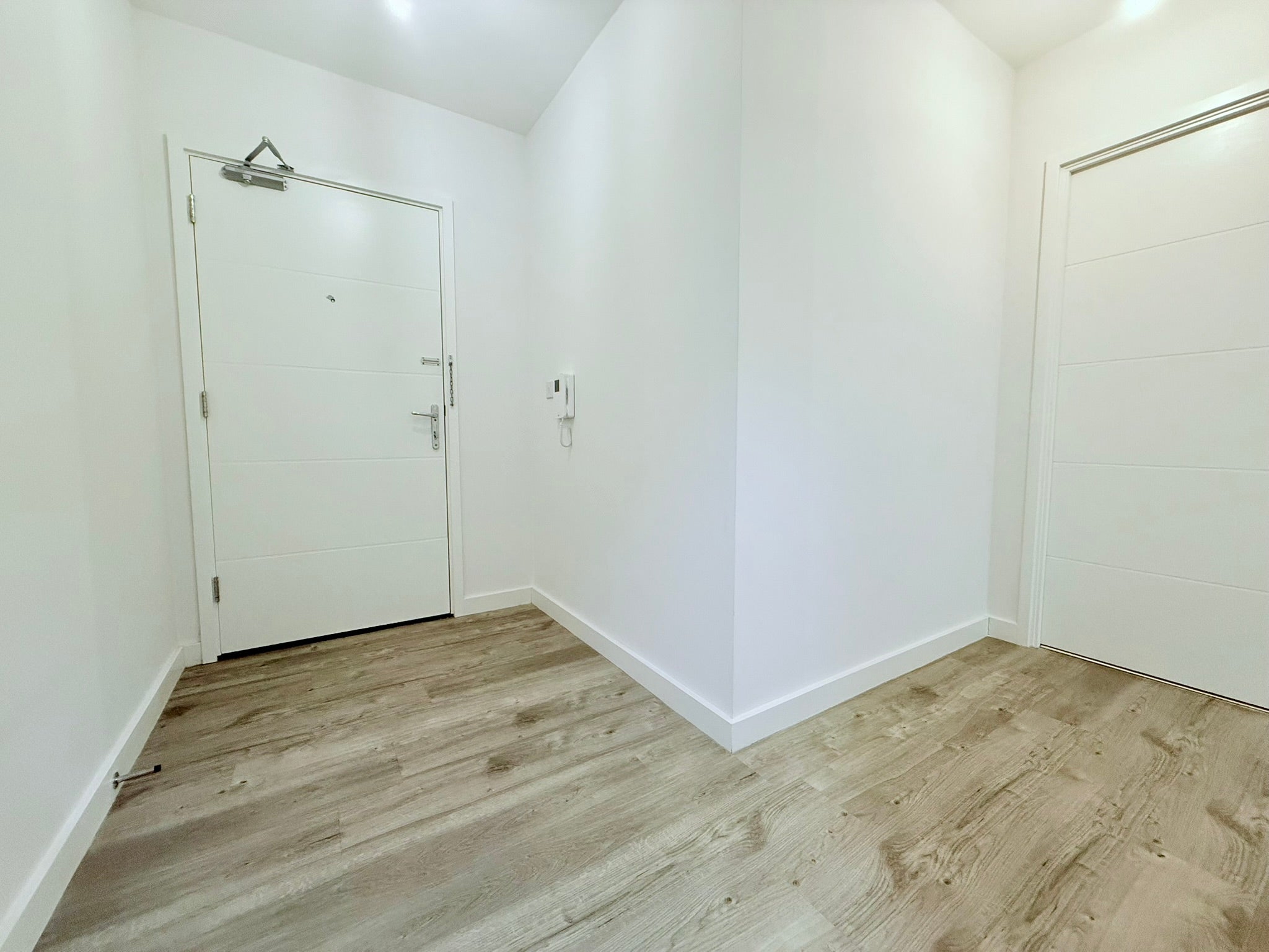 Flat Kestrel Close in Brentwood