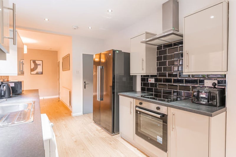 Room Kimbolton Avenue in Nottingham