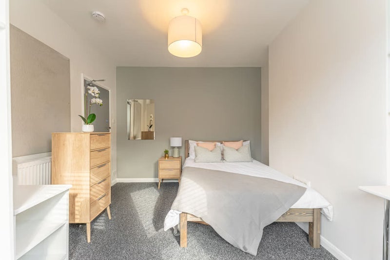 Room Kimbolton Avenue in Nottingham