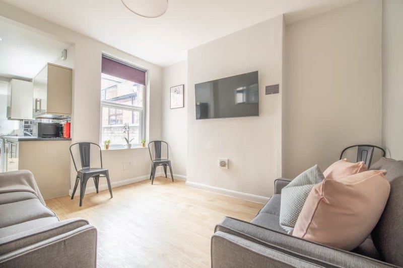 Room Kimbolton Avenue in Nottingham