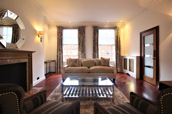 Flat Pont Street in Greater London