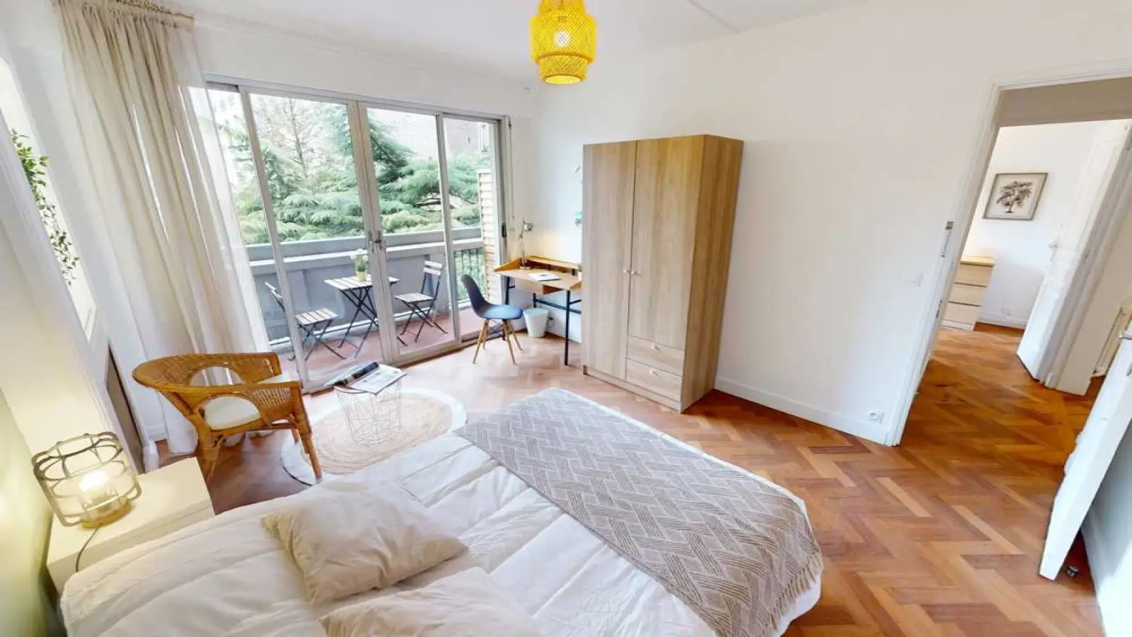 Room Rue Guersant in Paris